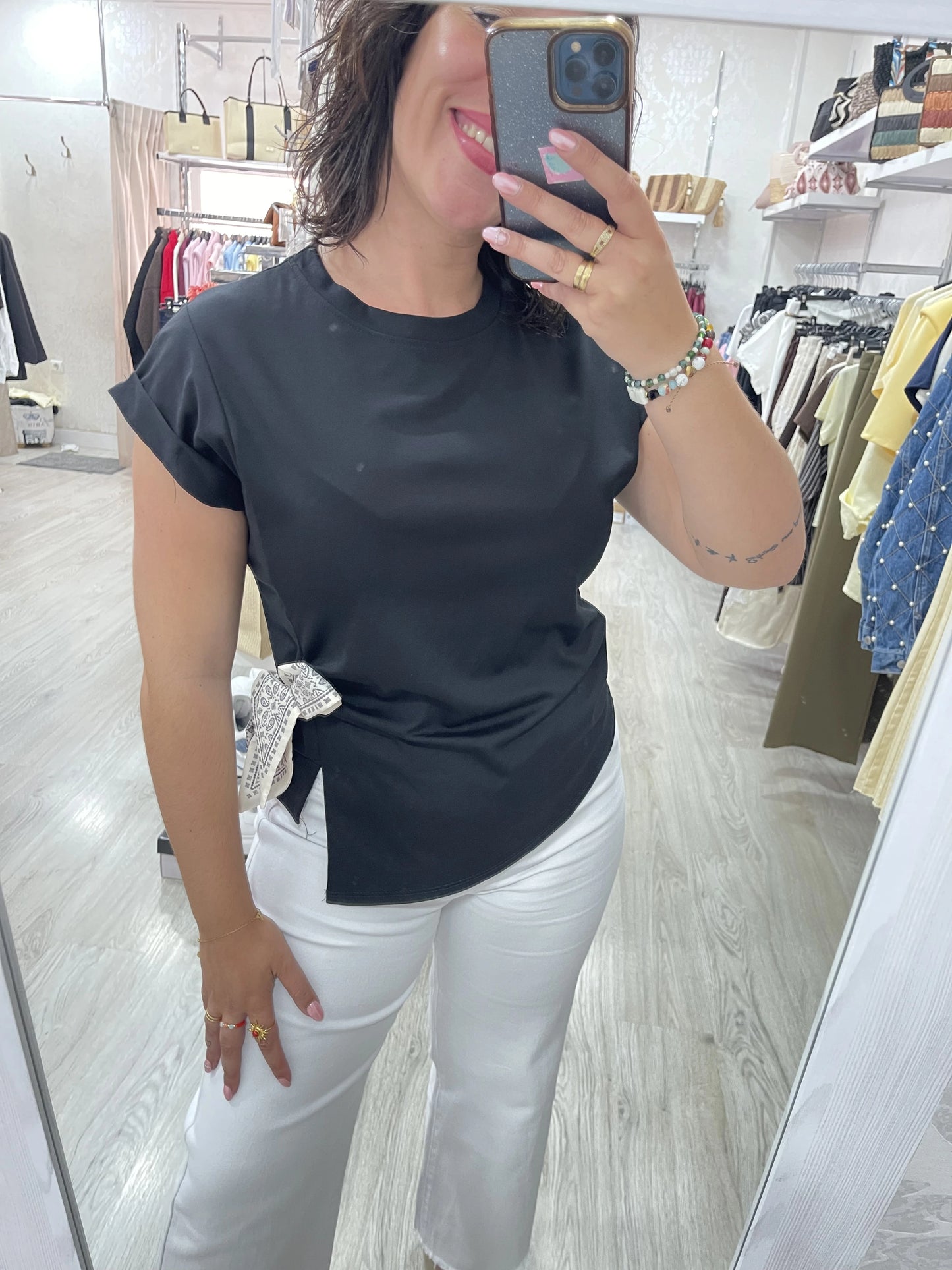 Camiseta lazo negra
