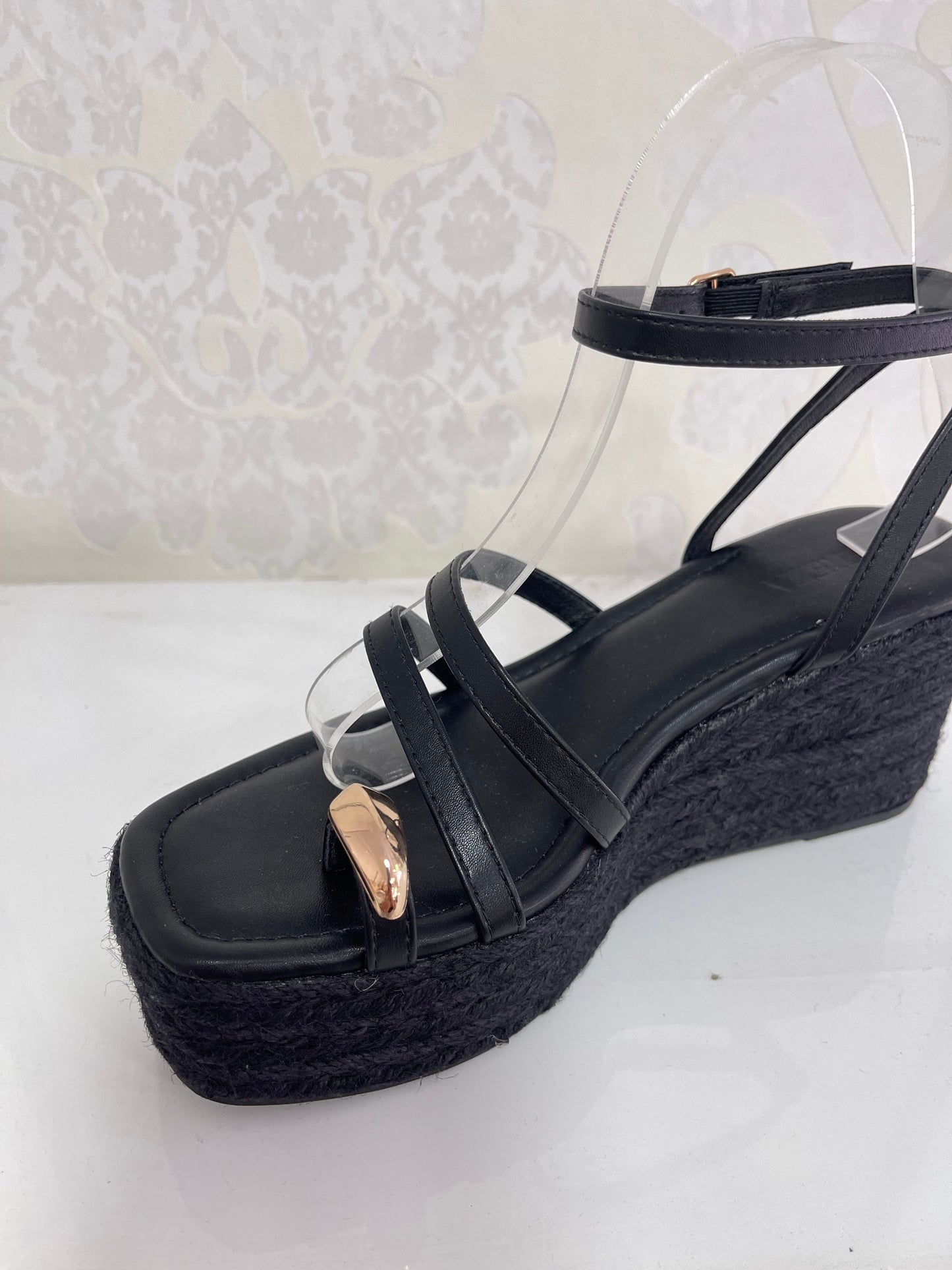 Sandalia anillo negra