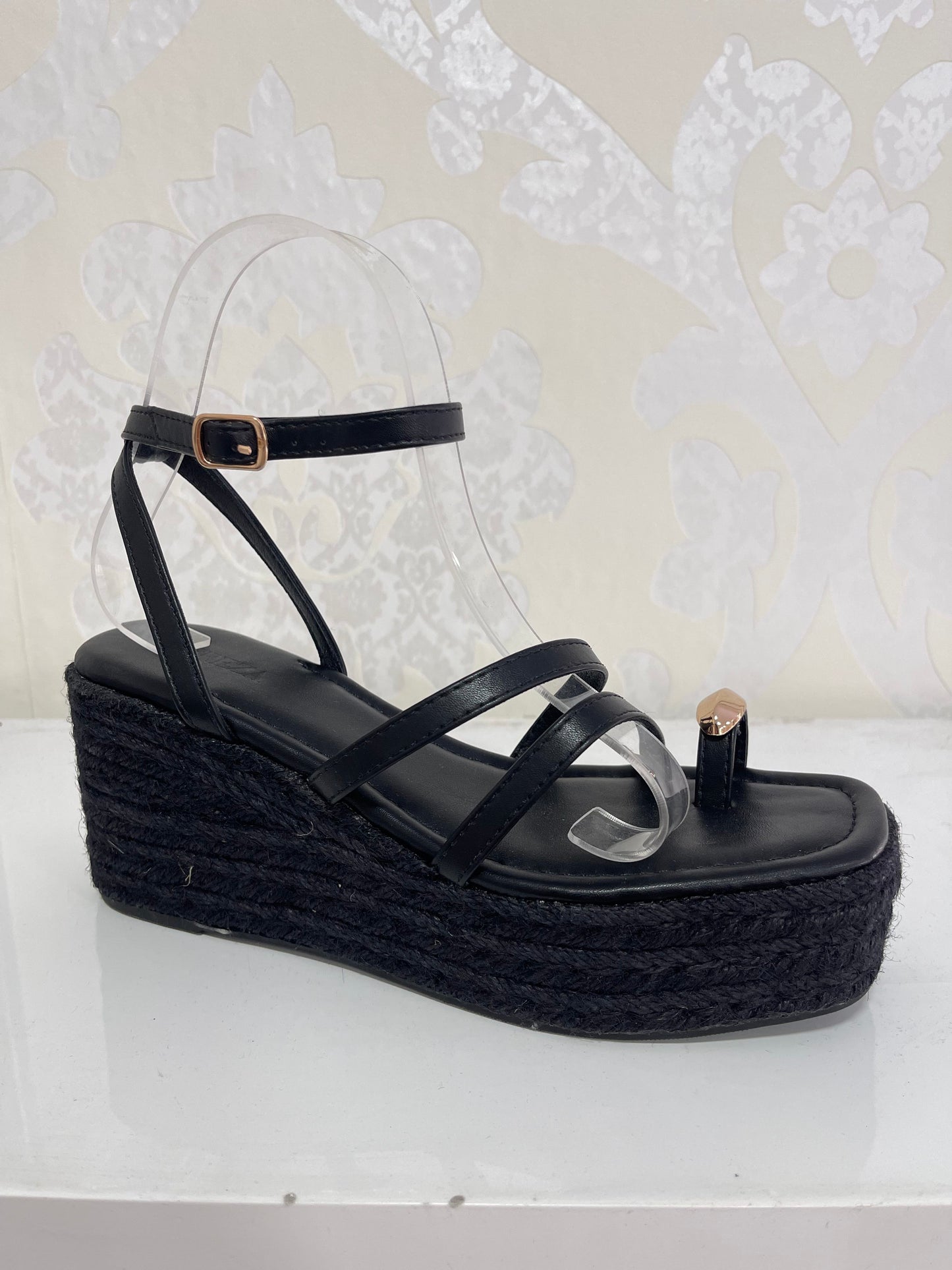 Sandalia anillo negra