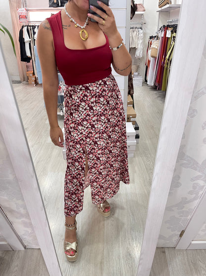 Falda flores roja