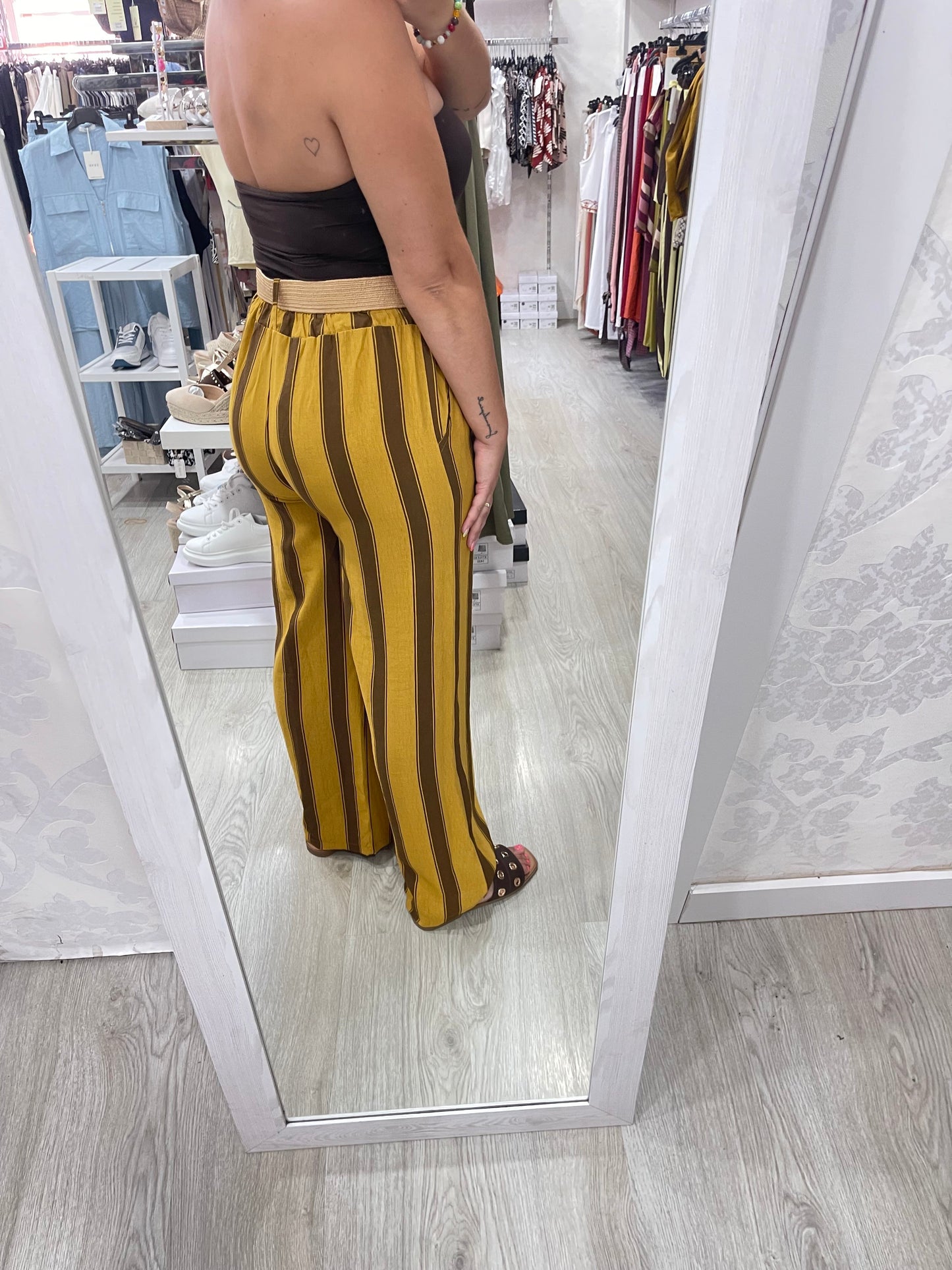 Pantalón rayado mostaza