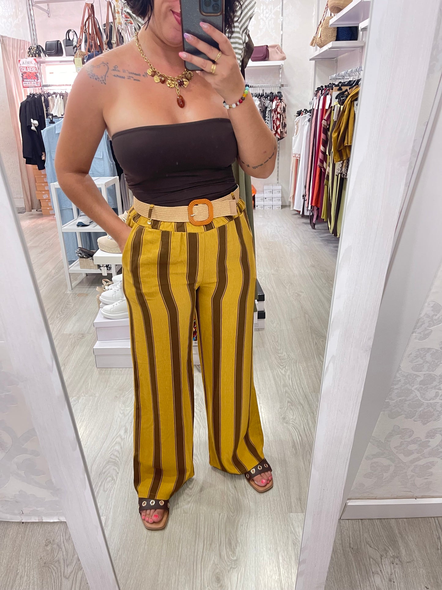 Pantalón rayado mostaza
