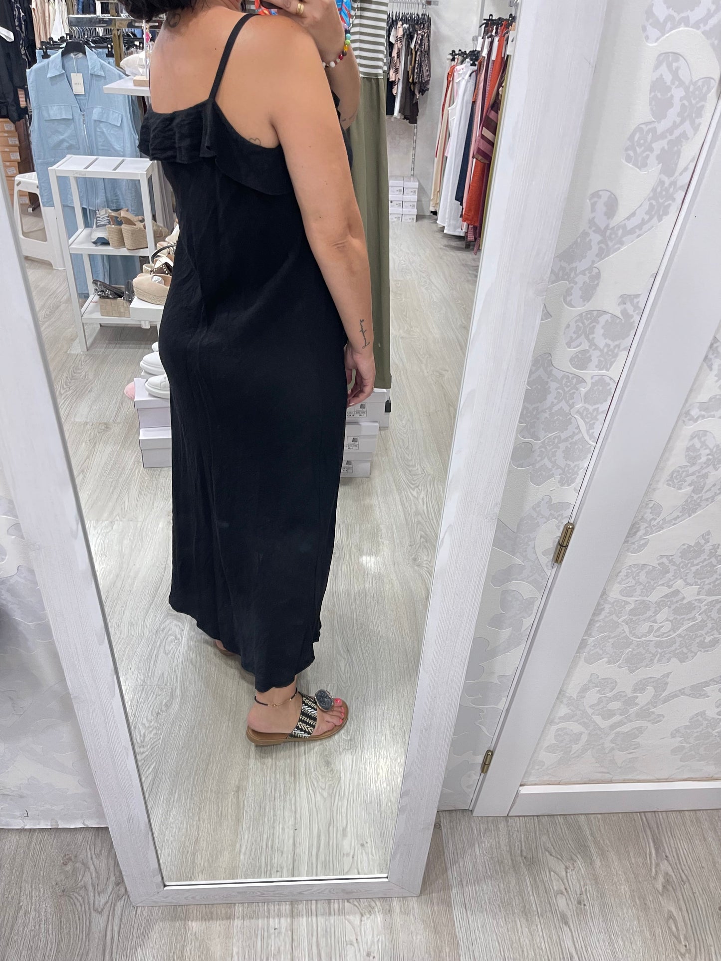 Vestido volante negro